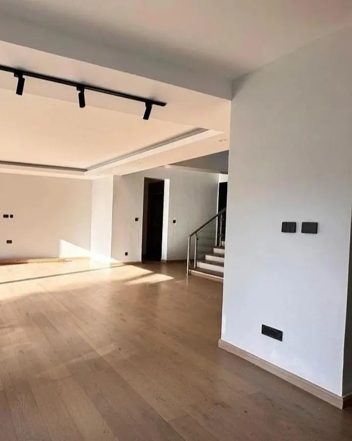 Grand 5 Bedroom Townhouse with En Suite for sale in Lavington